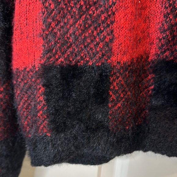 Time & Tru Sz XL Buffalo Red and Black Plaid Fuzzy Sweater - Picture 5 of 6
